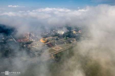 May in DaLat, Fog fell down the mountain city