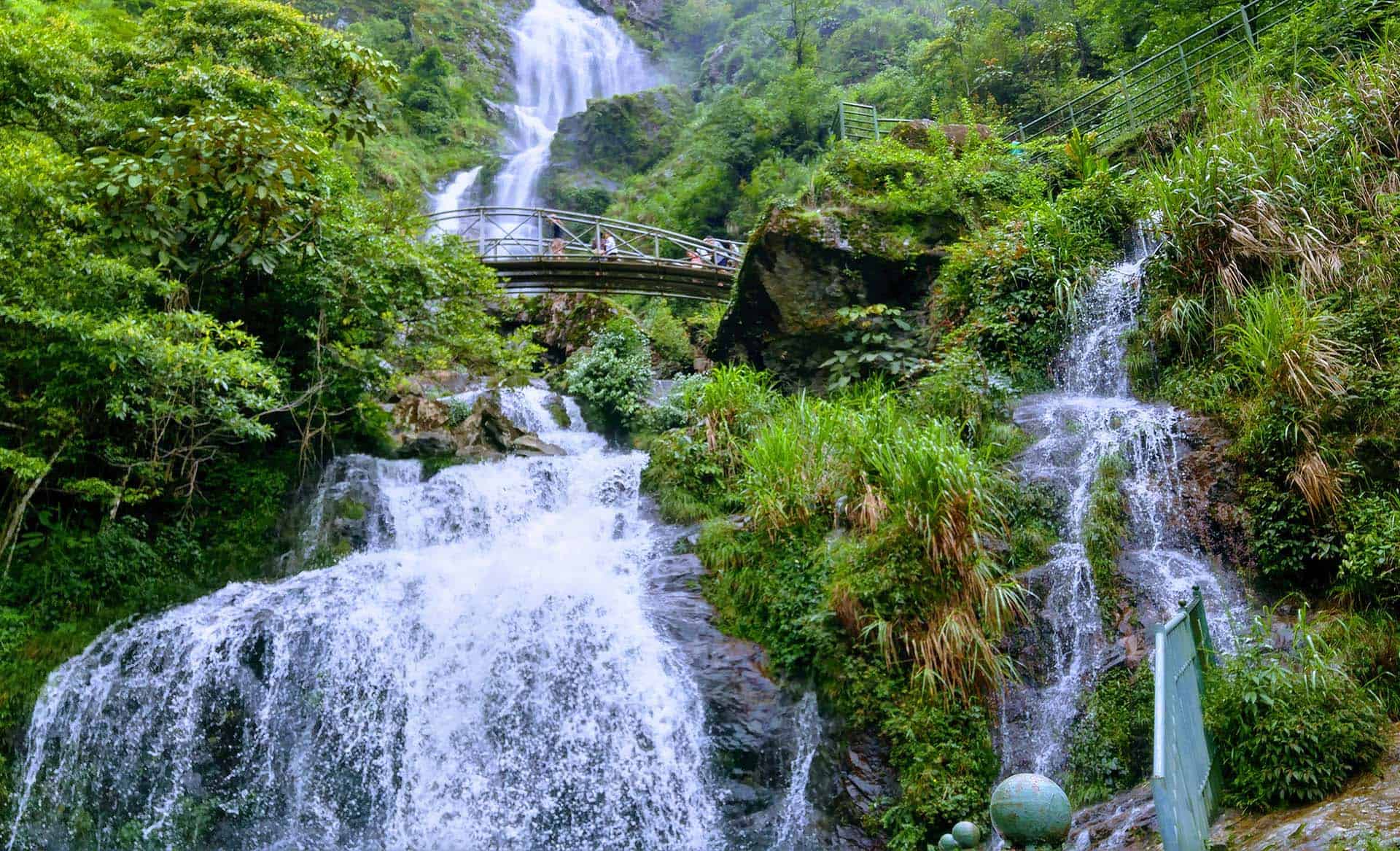 thac bac waterfall sapa travel