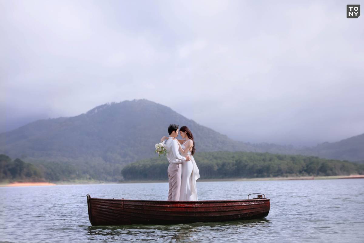 Tuyen Lam Lake