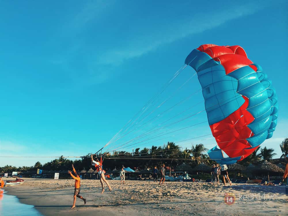 parasailing