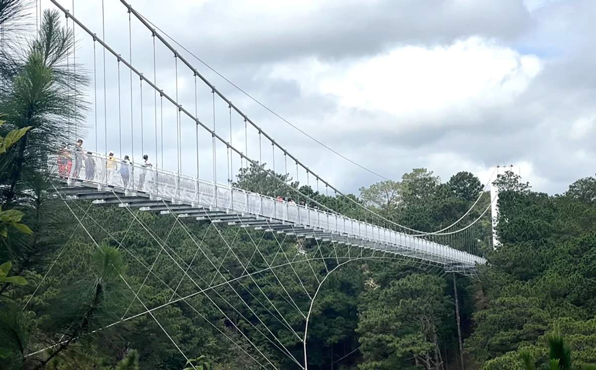 glass bridge in Da Lat